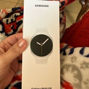 Samsung Galaxy Watch 8 - White and Black